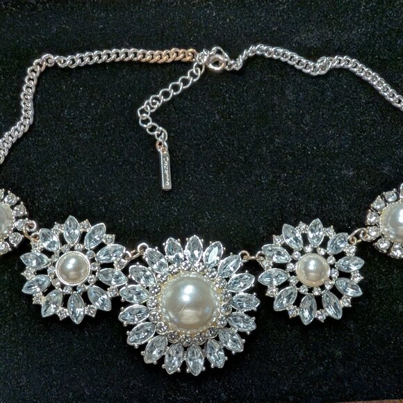Vintage Flower Statement Necklace, White Rhinestones, Beautiful Faux Pearls - Picture 1 of 3